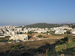 Splendid Holiday Home With Swimming Pool