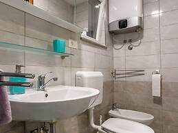 Torine - Capacious Holiday Home in Neorić with Heated Swimming Pool