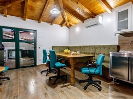 Torine - Capacious Holiday Home in Neorić with Heated Swimming Pool