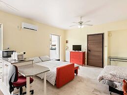 Homely Apartment in Piraeus With Balcony