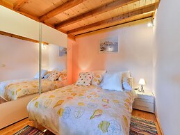 Pleasant Holiday Home in Polača with Swimming Pool