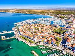 Pleasant Holiday Home in Polača with Swimming Pool