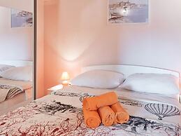 Pleasant Holiday Home in Polača with Swimming Pool