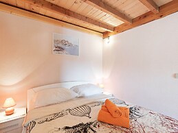 Pleasant Holiday Home in Polača with Swimming Pool