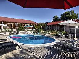 Pleasant Holiday Home in Polača with Swimming Pool