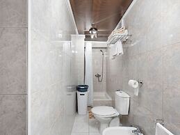 Pleasant Holiday Home in Polača with Swimming Pool