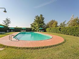 Apartment With Pool in Tuoro sul Trasimeno