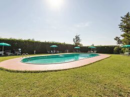 Apartment With Pool in Tuoro sul Trasimeno