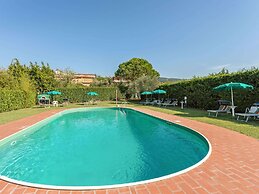 Apartment With Pool in Tuoro sul Trasimeno