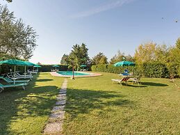 Apartment With Pool in Tuoro sul Trasimeno