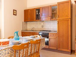 Spacious Lakefront Apartment