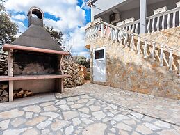 Snug Apartment in Vir near Sea