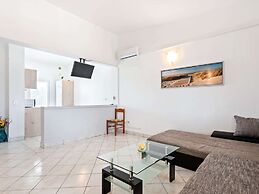 Snug Apartment in Vir near Sea