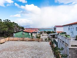 Snug Apartment in Vir near Sea