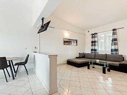 Snug Apartment in Vir near Sea