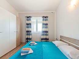 Snug Apartment in Vir near Sea