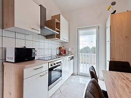 Snug Apartment in Vir near Sea