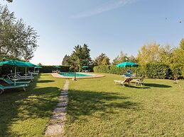 Apartment in Tuoro sul Trasimeno With Pool