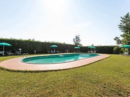 Apartment in Tuoro sul Trasimeno With Pool