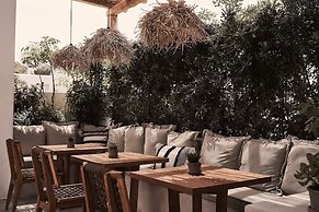 Amyth of Mykonos Agios Stefanos