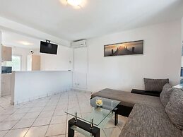 Quaint Apartment in Vir near Sea