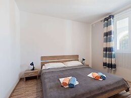Quaint Apartment in Vir near Sea