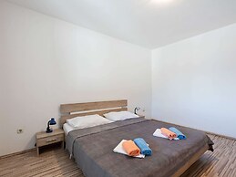 Quaint Apartment in Vir near Sea