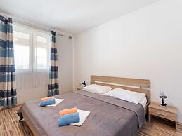 Quaint Apartment in Vir near Sea