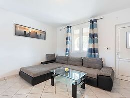 Quaint Apartment in Vir near Sea