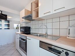 Quaint Apartment in Vir near Sea