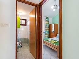 Beautiful Apartment in Jasenice Near Sea