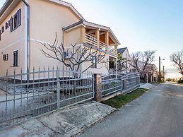 Beautiful Apartment in Jasenice Near Sea