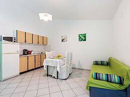 Beautiful Apartment in Jasenice Near Sea