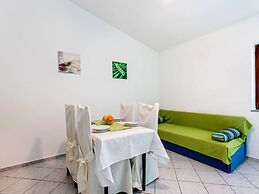 Beautiful Apartment in Jasenice Near Sea