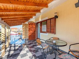 Beautiful Apartment in Jasenice Near Sea