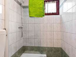 Beautiful Apartment in Jasenice Near Sea