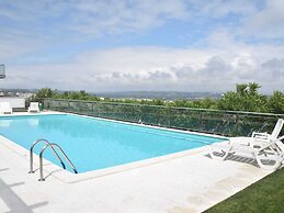 Attractive Villa in Salir Do Porto