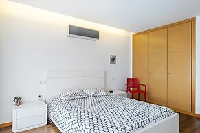 Attractive Villa in Salir Do Porto