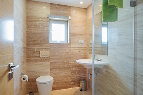 Attractive Villa in Salir Do Porto