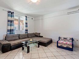 Homely Apartment in Vir With Balcony