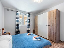 Homely Apartment in Vir With Balcony