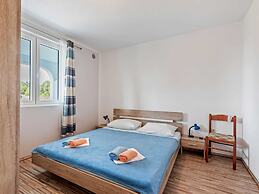 Homely Apartment in Vir With Balcony