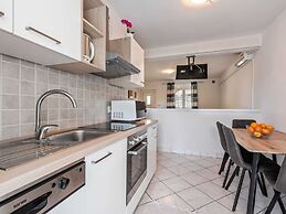 Homely Apartment in Vir With Balcony