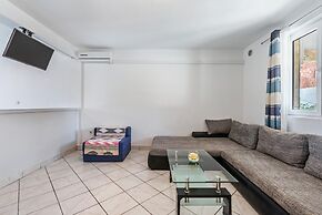 Homely Apartment in Vir With Balcony