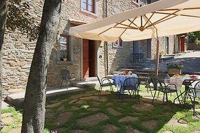 Cozy Farmhouse With Pool