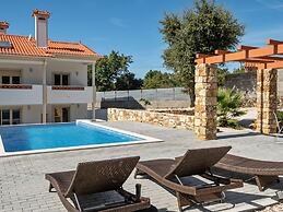 Wonderful Villa in Ferreira do Zezere With Private Pool