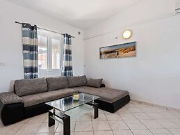 Modern Apartment in Vir With Balcony