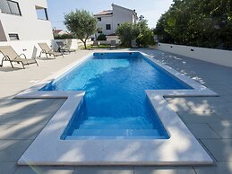 Gorgeous Seaside Villa in Zadar With Swimming Pool