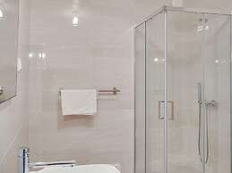 Modern Holiday Home in Lisbon With Private Pool & Jacuzzi! Ncasa Aurél