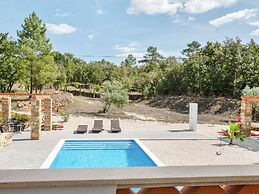Modern Holiday Home in Lisbon With Private Pool & Jacuzzi! Ncasa Aurél